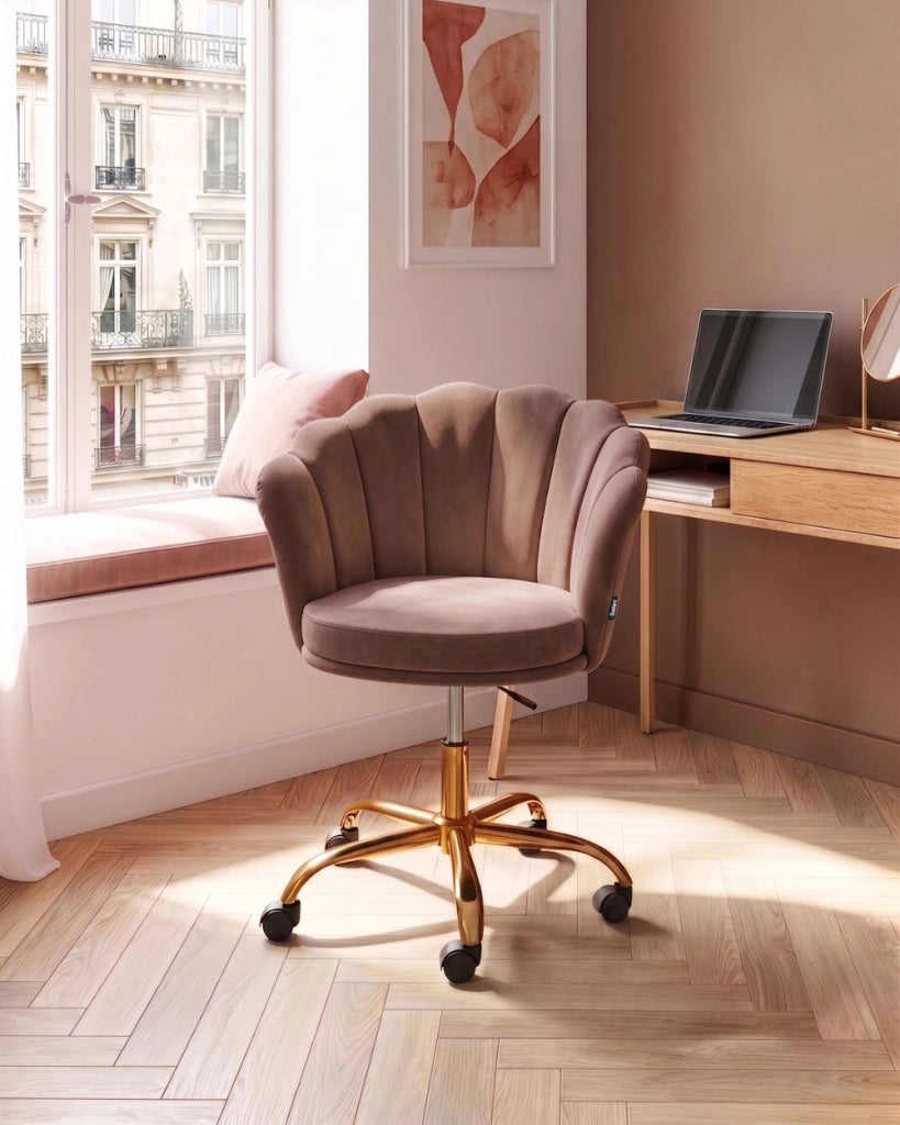 Sedia da ufficio in velluto di colore marrone con base girevole altezza regolabile elegante moderna