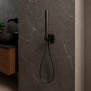 SINED Doccetta canna fucile in acciaio 316L finitura PVD con attacco universale compatibile docce interne ed esterne elevata resistenza allusura design moderno modello Levante DOCCINO-LEVANTE-CANN