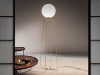 Lampada da terra in acciaio dorato e vetro bianco