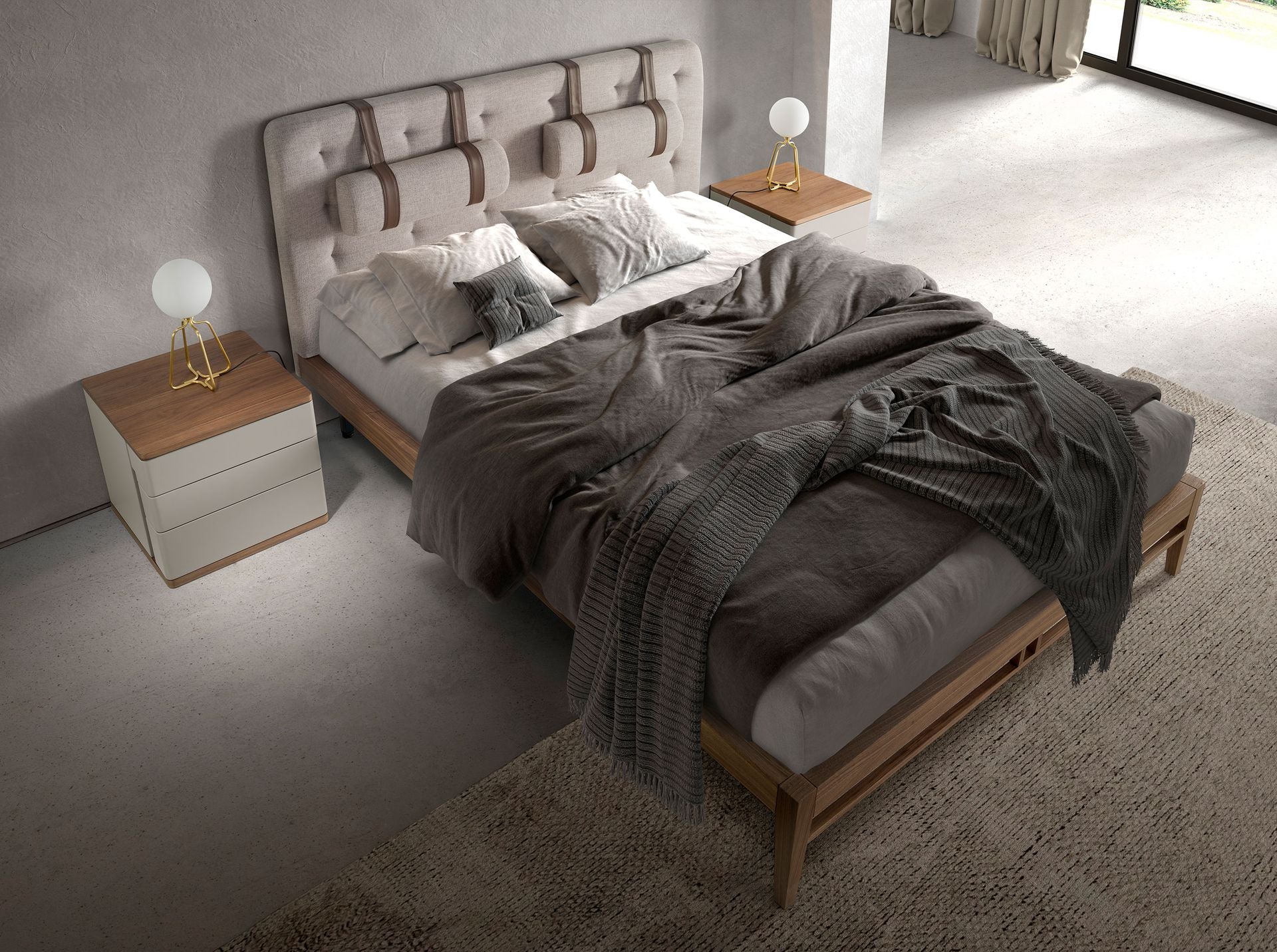 Lampada da tavolo in acciaio dorato e vetro bianco