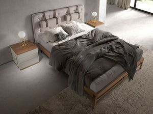 Lampada da tavolo in acciaio dorato e vetro bianco