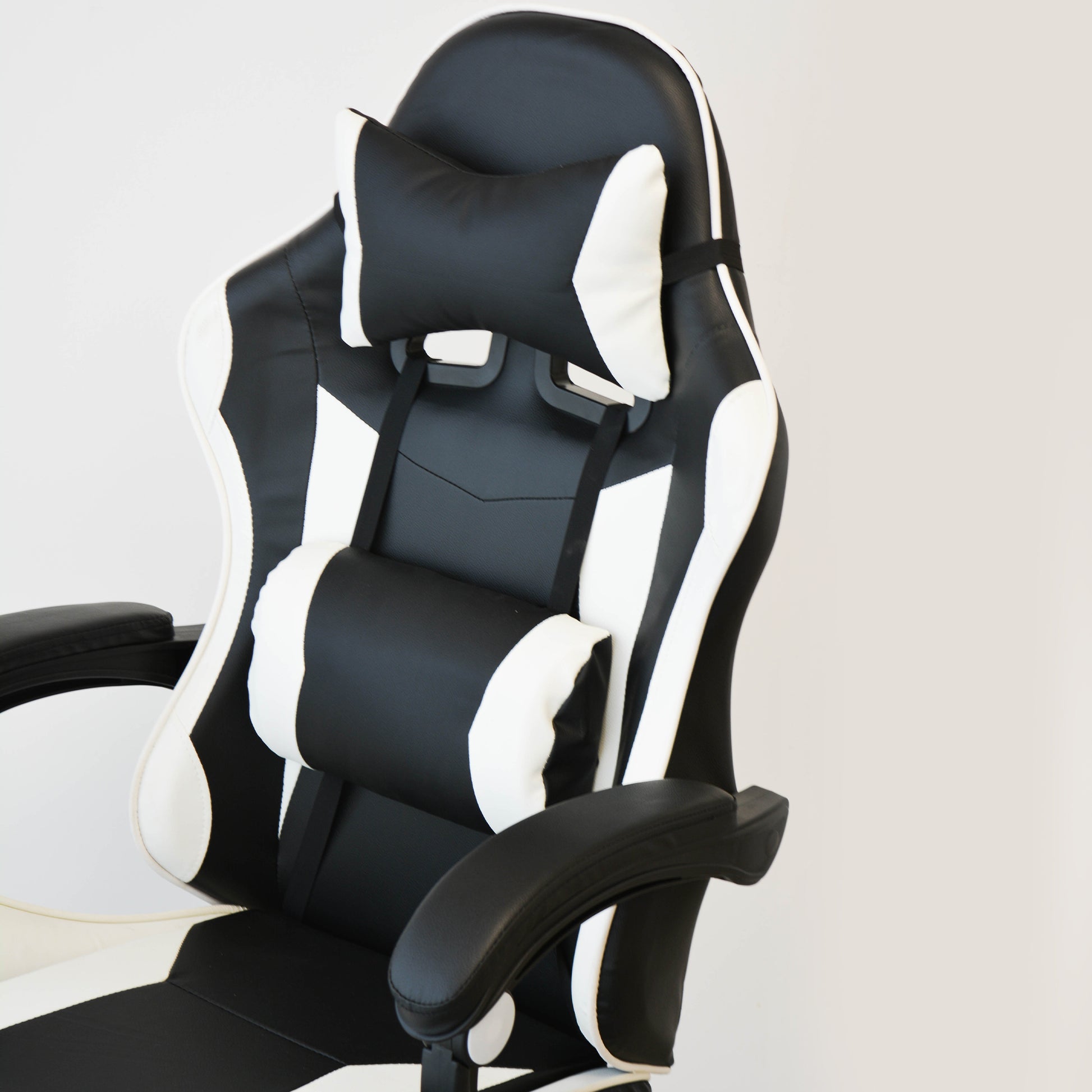 Poltrona Racing Omega C/P-Piedi Nera/Bianca Similp