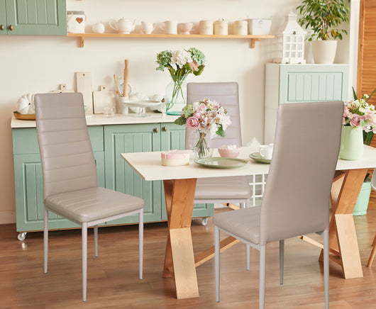 Sedia 0, Sedia moderna in metallo con rivestimento in ecopelle, Ideale per sala da pranzo, cucina o salotto, Cm 41x46h97, Sabbia, Singola