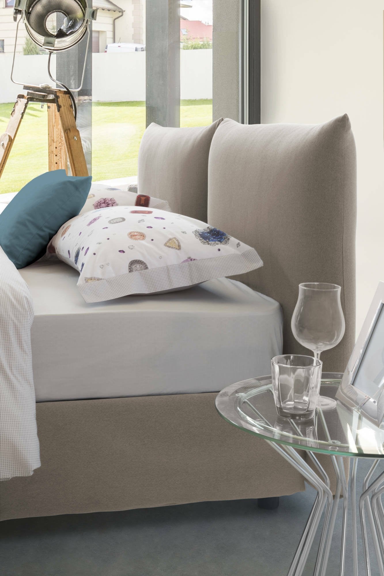 Letto matrimoniale Alizarin, Letto contenitore con rivestimento in tessuto, Made in Italy, Apertura frontale, adatto per materasso cm 160x190, Tortora