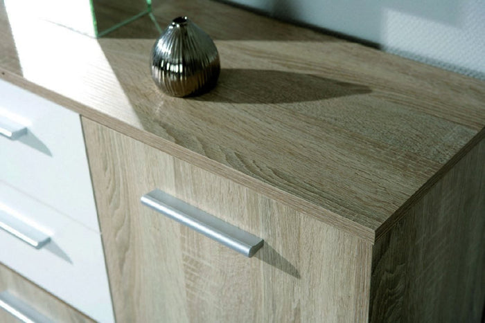 Credenza a cinque ante e due cassetti nella parte Dvega, colore bianco e rovere, Misure 115 x 77 x 30 cm