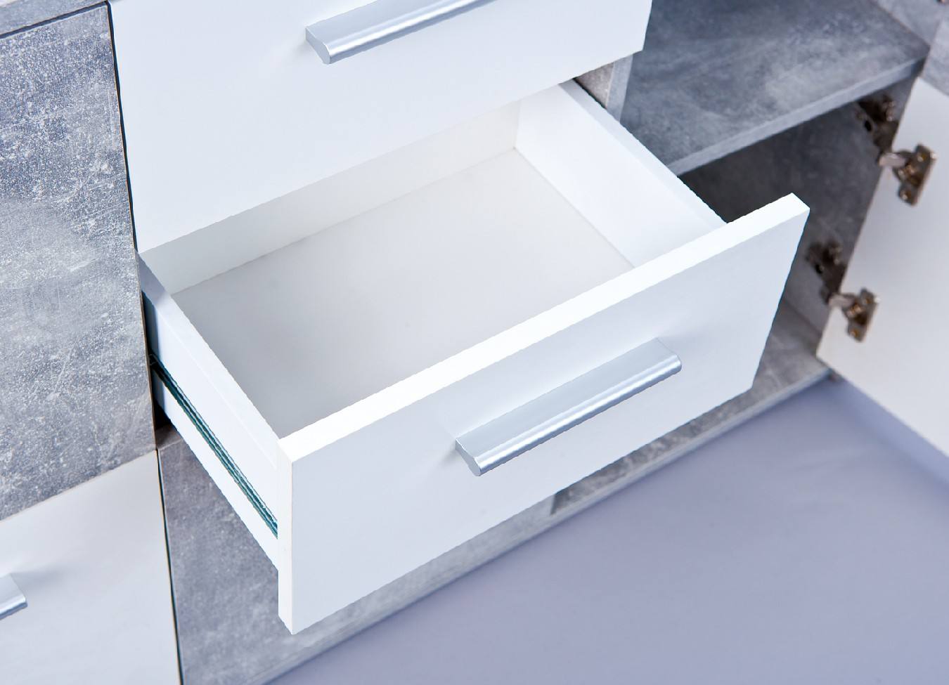 Credenza a cinque ante e due cassetti nella parte Dvega, colore bianco e cemento, Misure 115 x 77 x 30 cm