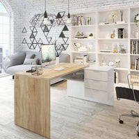 Scrivania Agnello, Scrittoio reversibile da ufficio con cassettiera, Tavolo da studio o ufficio porta PC ad angolo, cm 145x108h73, Rovere e Bianco