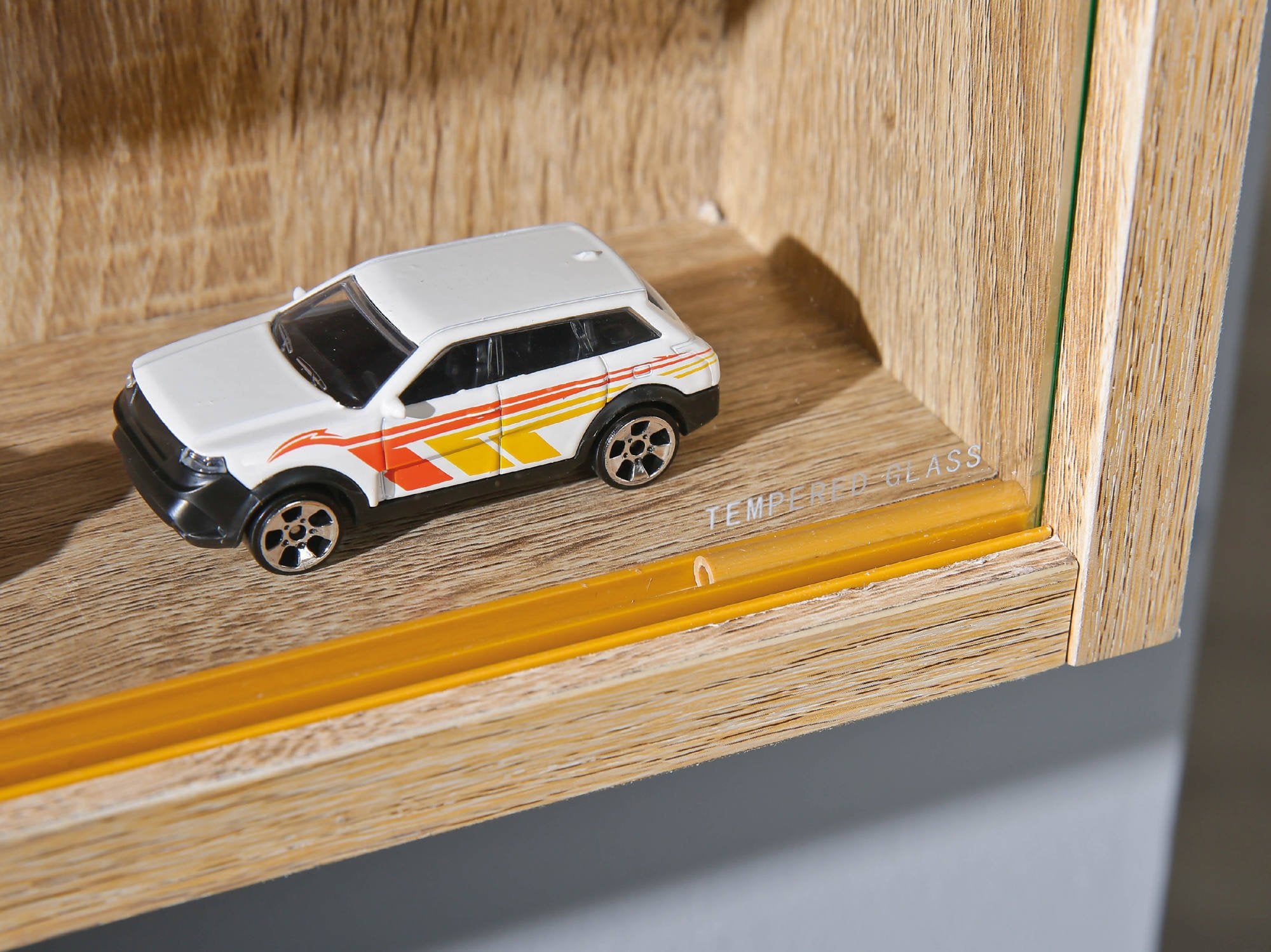 Vetrina con ripiani Dmoran, colore beige, cm 10 x 60 x80.