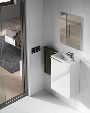 Mobile sottolavabo Akamaru, Mobiletto per bagno sospeso, Armadio a 1 anta e specchio, cm 40x22h58, Bianco lucido