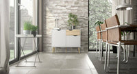 Credenza a due ante e un Audit, colore bianco e rovere, Misure 98 x 81 x 39 cm