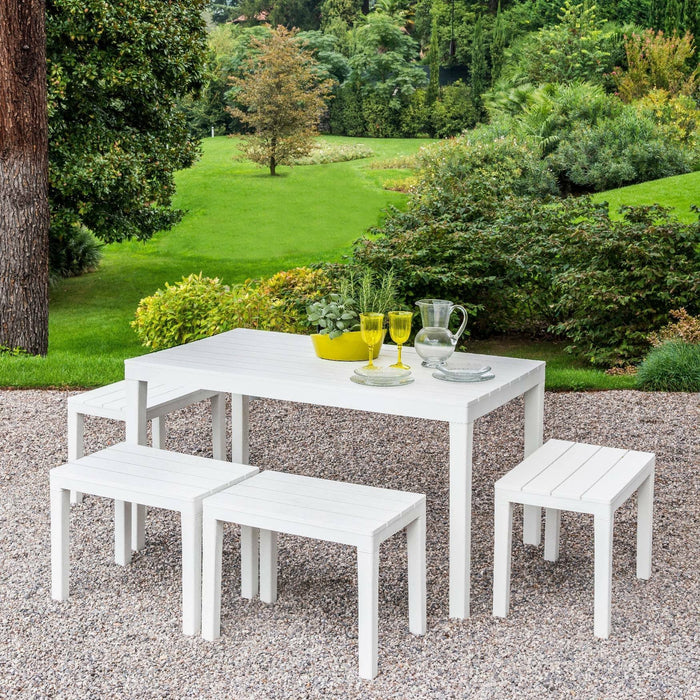 Set salotto da esterno Asta, Set da giardino composto da 4 panchine e 1 tavolo da pic nic, Salottino indoor, 100% Made in Italy, Cm 138x78h72, Bianco