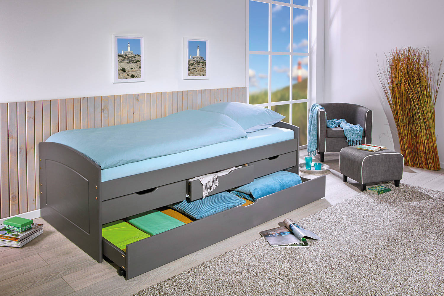 Letto con cassetti contenitore e secondo letto inferiore a Dmewi, in pino massello tinto grigio, cm 98x205x63, reti escluse