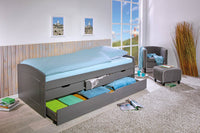 Letto con cassetti contenitore e secondo letto inferiore a Dmewi, in pino massello tinto grigio, cm 98x205x63, reti escluse