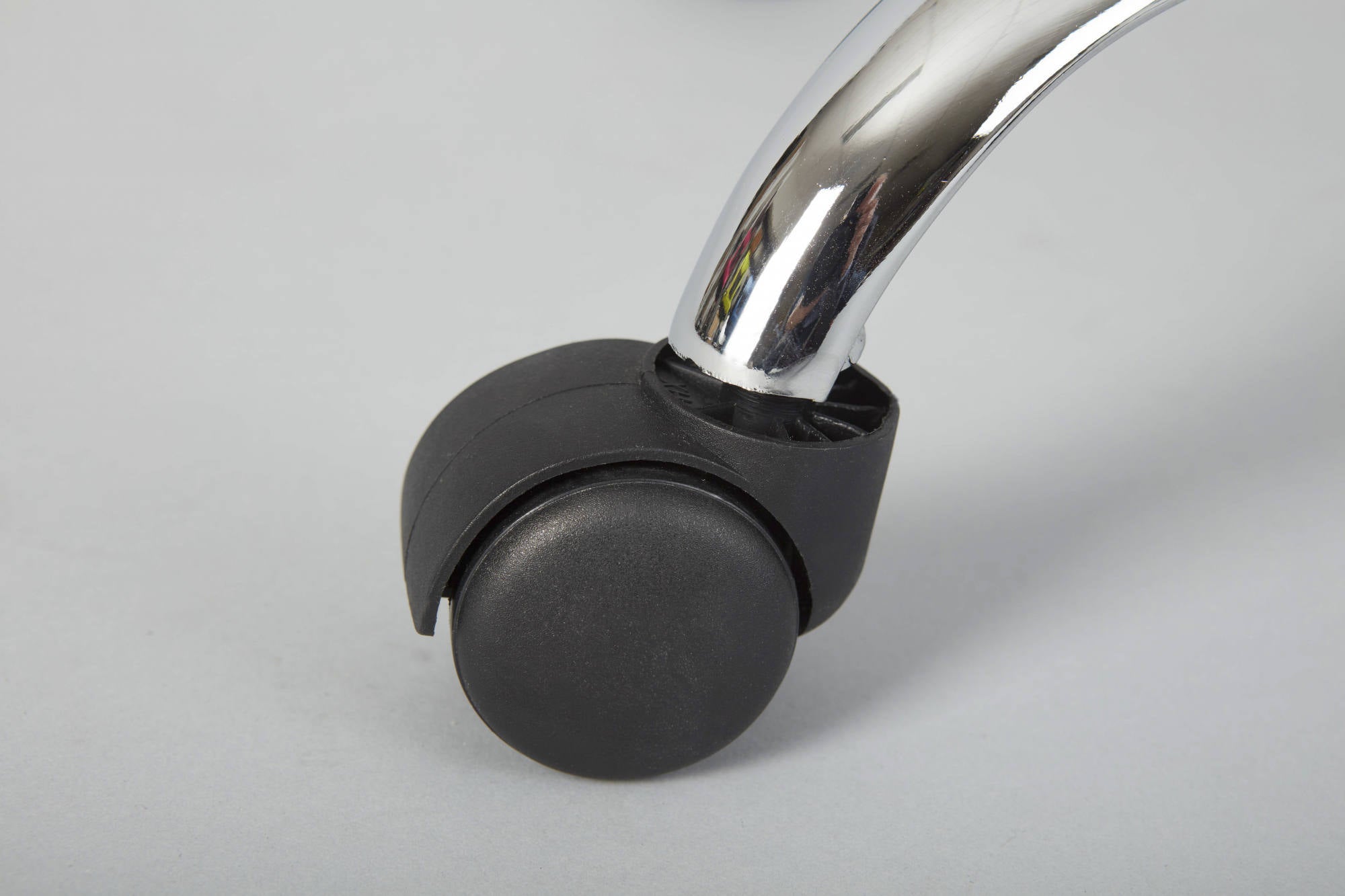 Poltrona ufficio con Dbarkle, regolabile in altezza, color bianco e nero, cm 55x54.5x85-95