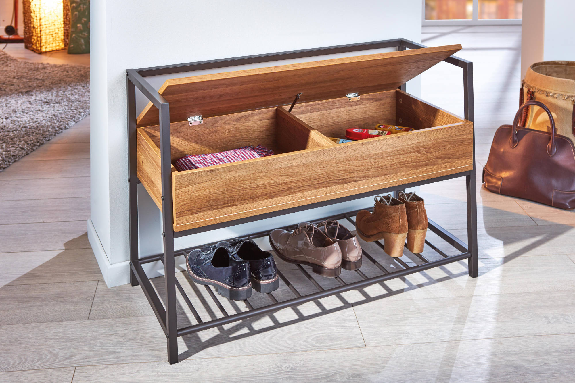 Scarpiera con contenitore e Dpierc, in metallo nero e nobilitato color quercia, cm 90x39x61