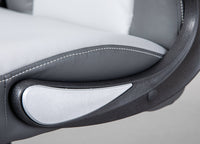 Poltrona direzionale e regolabile in altezza, in ecopelle grigio chiaro e nera, dotata di ruote e freno, 66x74x118/128 cm