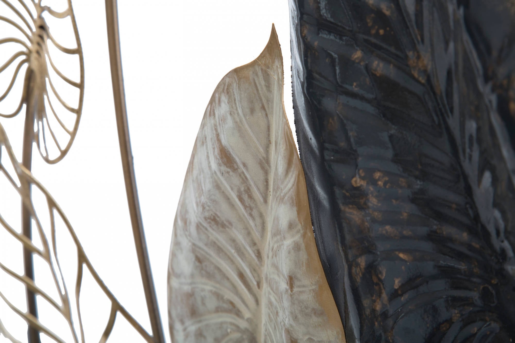 Decorazione da parete, struttura in ferro, Con fantasia floreale, Misure 66 x 4,5 x 100 cm