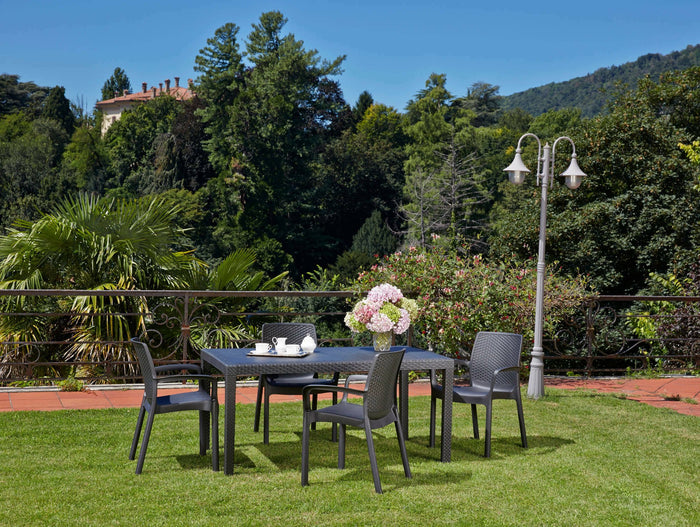 Tavolo da esterno Arca, Tavolo fisso rettangolare, Tavolo da giardino multiuso effetto rattan, 100% Made in Italy, Cm 138x78h72, Antracite