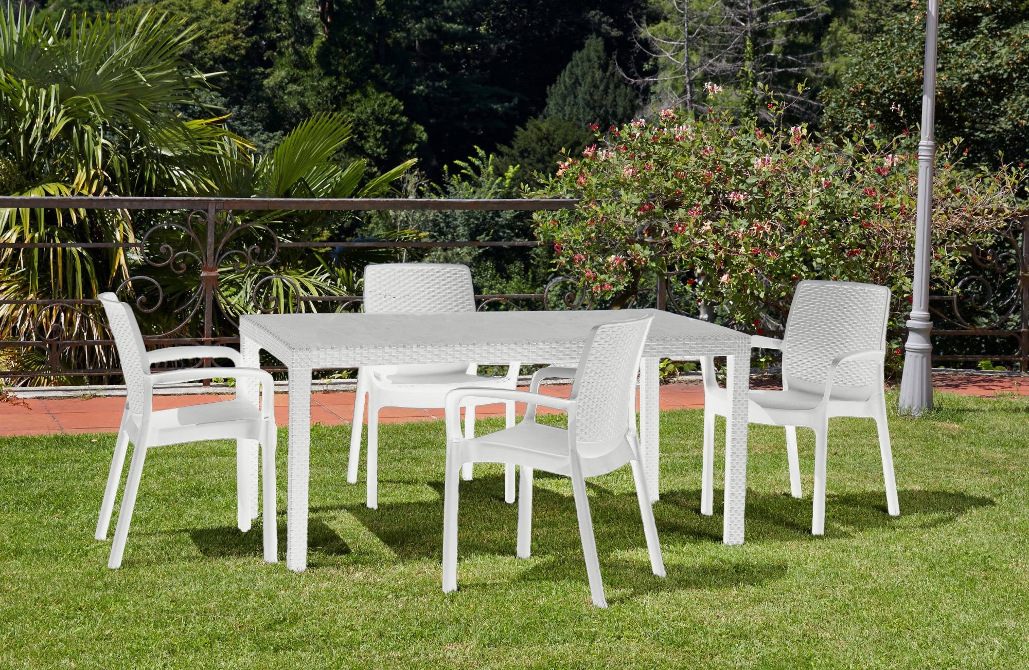 Sedia da esterno Anacleto, Seduta da giardino, Sedia per tavolo da pranzo, Poltrona outdoor effetto rattan, 100 % Made in Italy, Set da 4, Cm 54x60h82, Bianco