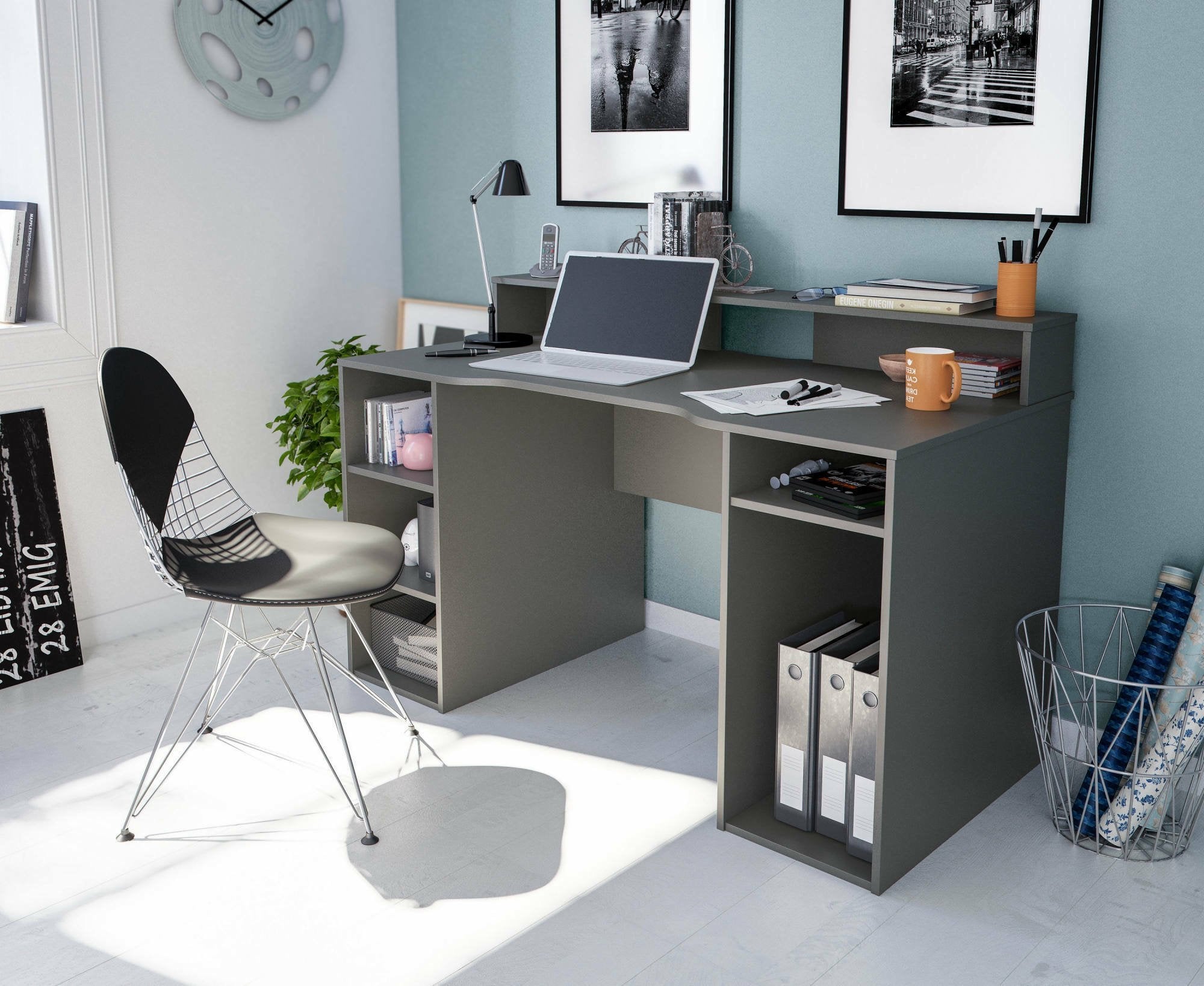 Scrivania Arcane, Scrittoio moderno da Gaming, Tavolo da studio porta PC e porta CD, Tavolo da studio con ripiani, cm 136x67h88, Antracite