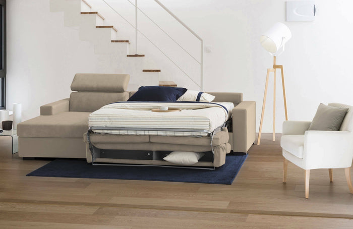 Divano Letto Aloet, Divano ad angolo, Made in Italy, SofÒ  con apertura girevole, con Penisola contenitore Sinistra, con Braccioli slim, cm 260x95h85, Beige