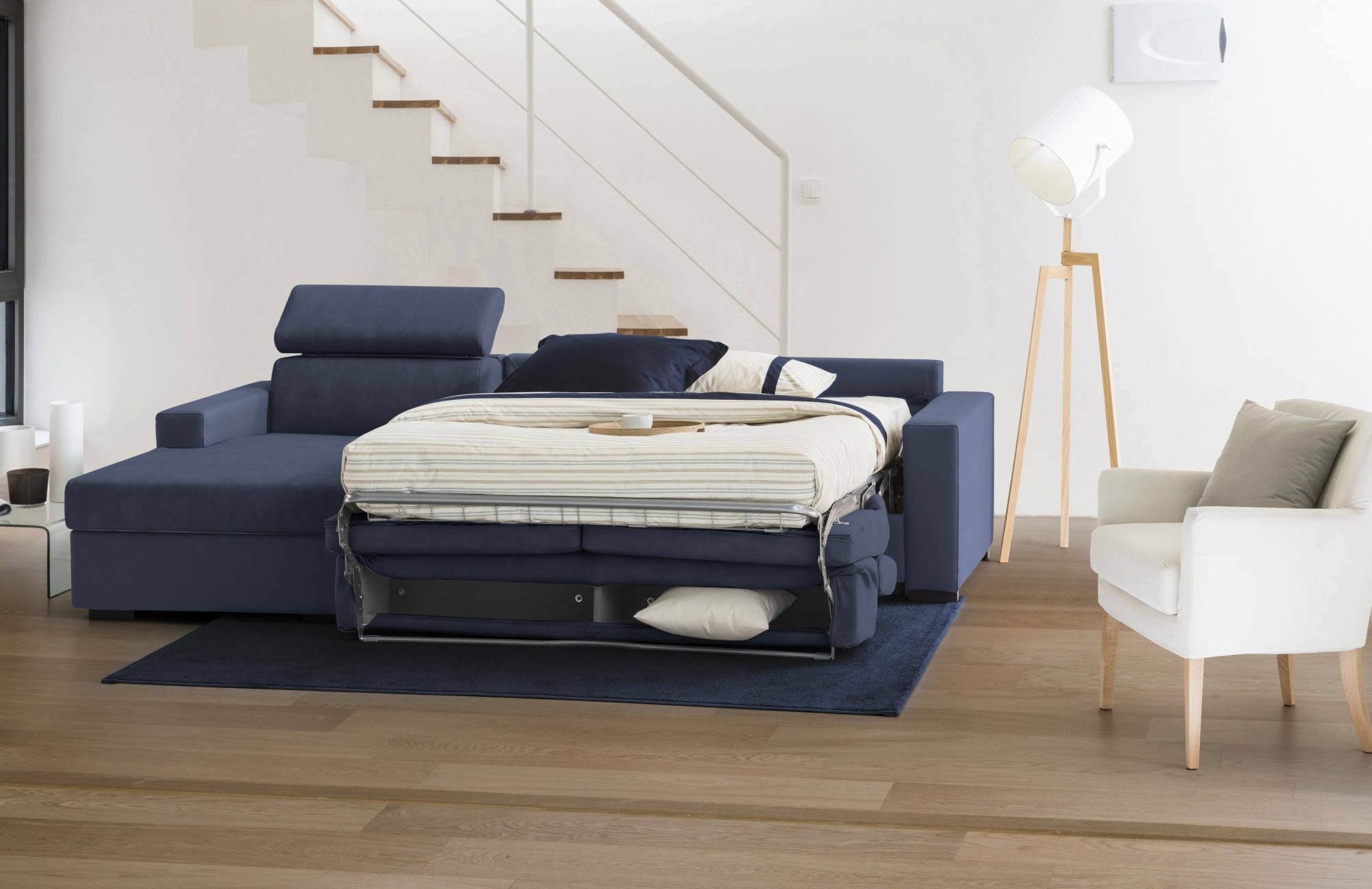 Divano Letto Aloet, Divano ad angolo, Made in Italy, SofÒ  con apertura girevole, con Penisola contenitore Sinistra, con Braccioli slim, cm 260x95h85, Blu