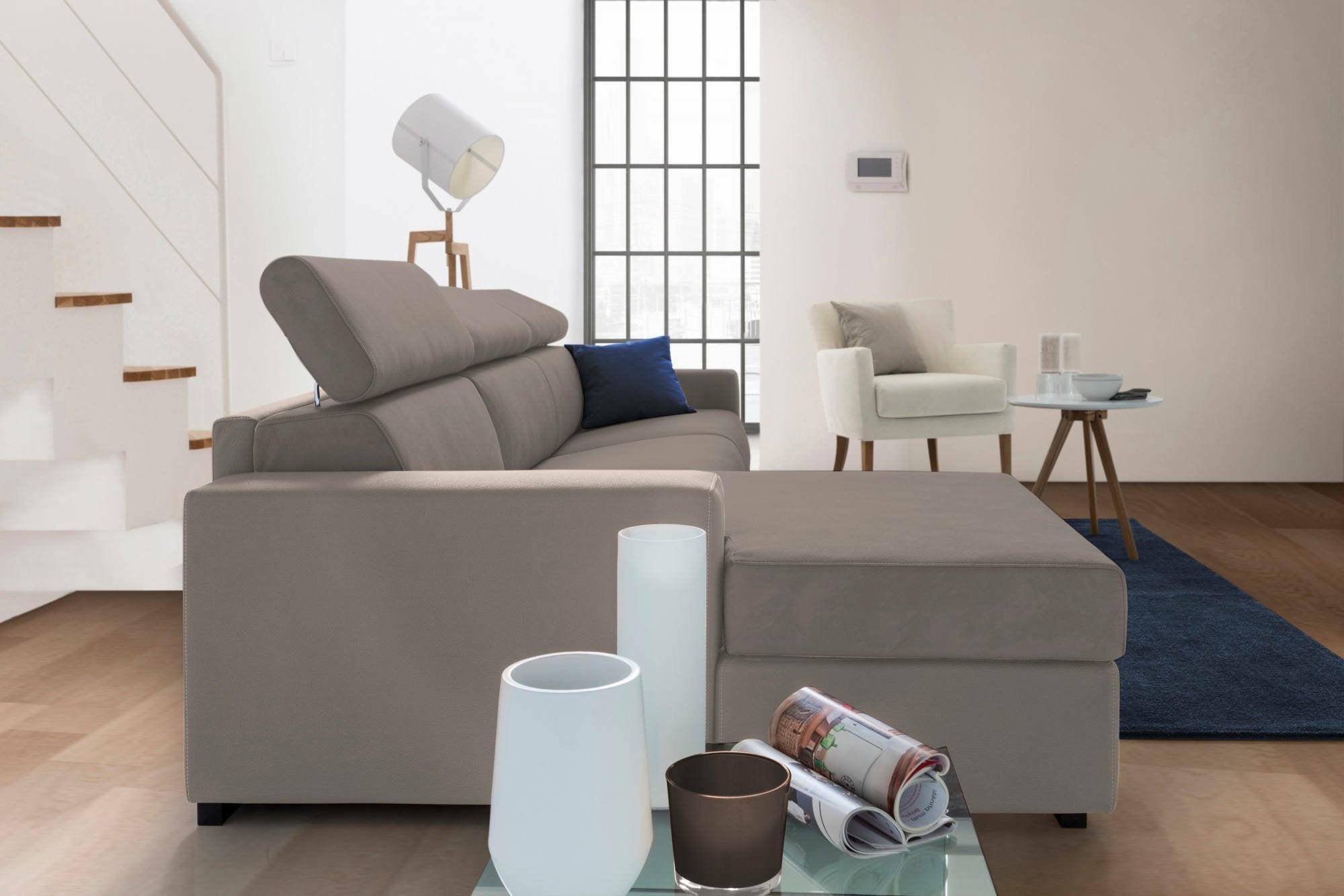 Divano fisso Akela, Divano ad angolo, Made in Italy, SofÒ  Soggiorno con chaise longue, in tessuto imbottito - Penisola contenitore Sinistra, con Braccioli standard, cm 280x95h85, Tortora