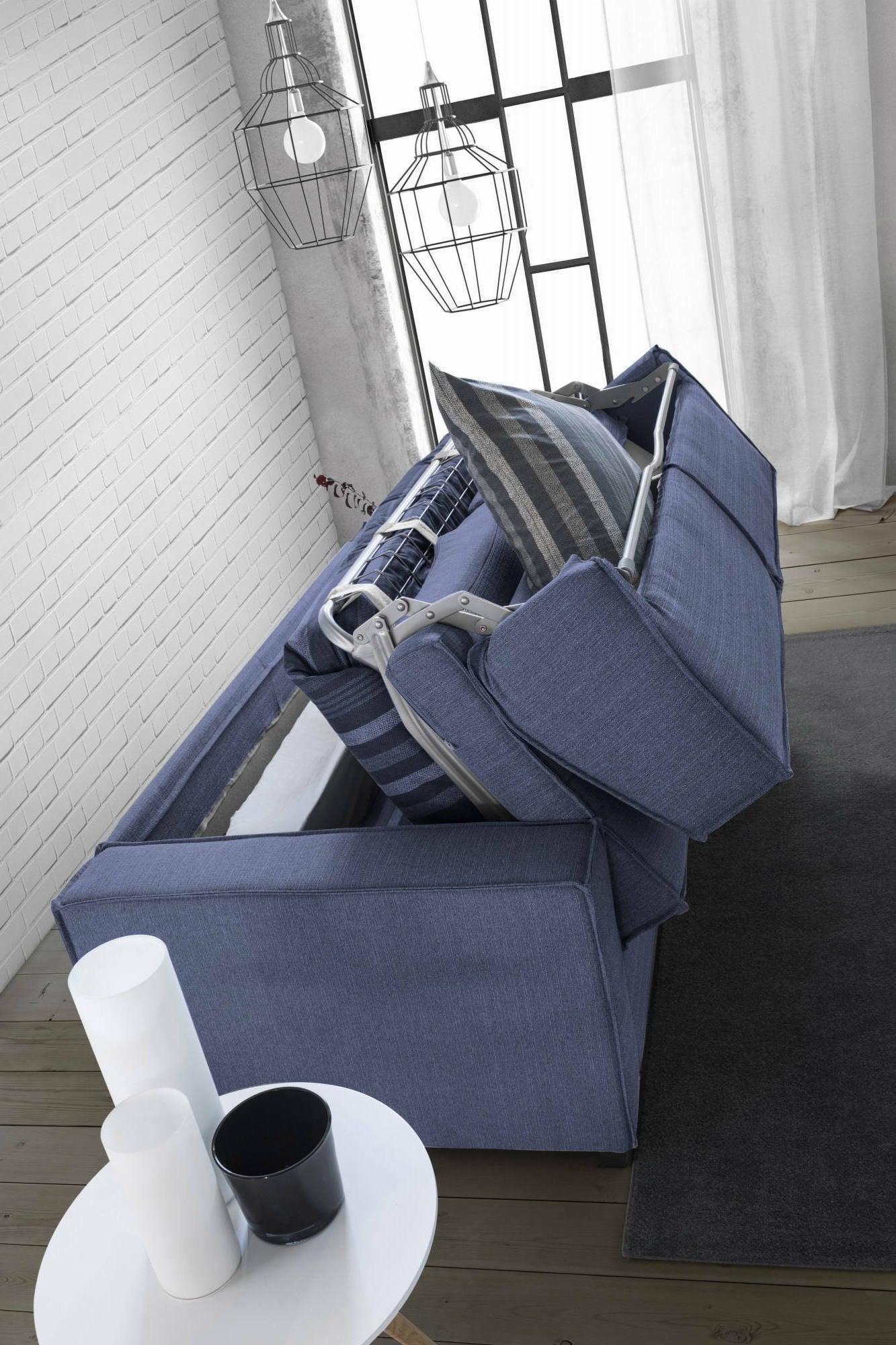 Divano Letto Alk, Divano a 2 posti, 100% Made in Italy, SofÒ  Soggiorno con apertura girevole, in tessuto imbottito, con Braccioli slim, Cm 160x95h90, Blu