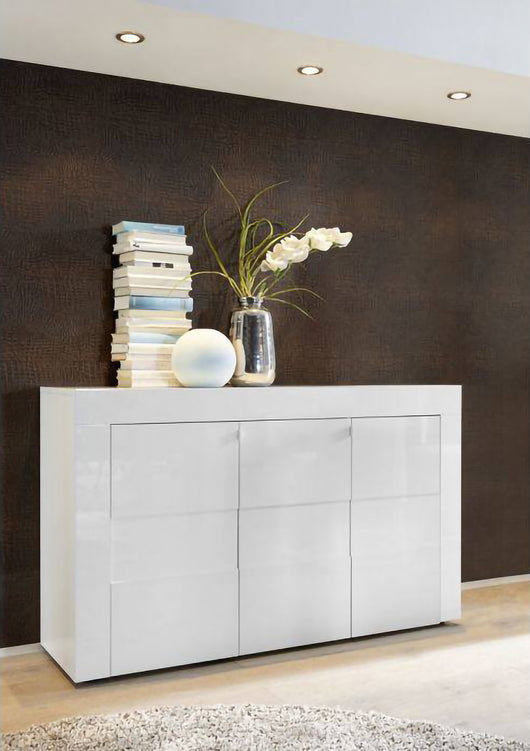 Credenza moderna a 3 ante, Buffet da cucina, Madia con scaffali, Mobile da soggiorno Porta TV, Made in Italy, cm 138x42xh84, colore Bianco Lucido
