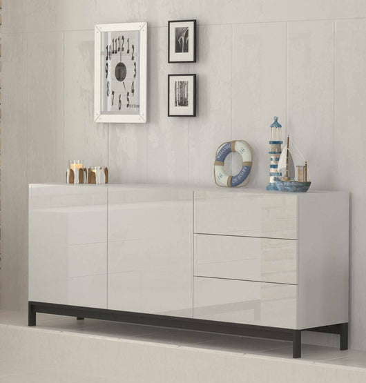 Credenza moderna a 2 ante e 3 Alden, Made in Italy, Madia da cucina rialzata, Buffet di design da soggiorno, cm 170x40h47, Bianco lucido
