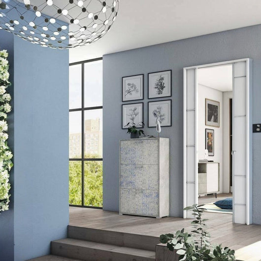 Scarpiera Axinite, Mobile multiuso da ingresso con 3 ante a ribalta, Armadietto portascarpe a doppia profonditÒ , Made in Italy, Cm 67x28h112, Cemento e Azzurro