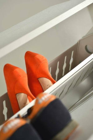 Scarpiera Adeindein, Mobile multiuso da ingresso con 4 ante a ribalta, Armadietto portascarpe a doppia profonditÒ , Made in Italy, Cm 67x28h147, Vintage