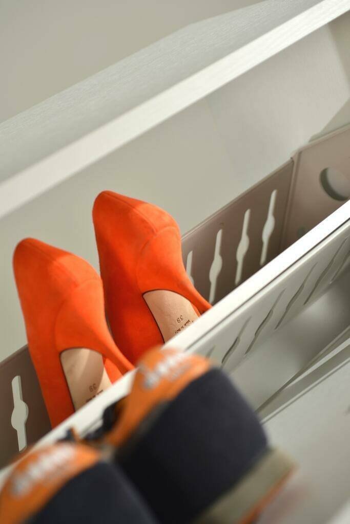 Scarpiera Adeindein, Mobile multiuso da ingresso con 4 ante a ribalta, Armadietto portascarpe a doppia profonditÒ , Made in Italy, Cm 67x28h147, Vintage