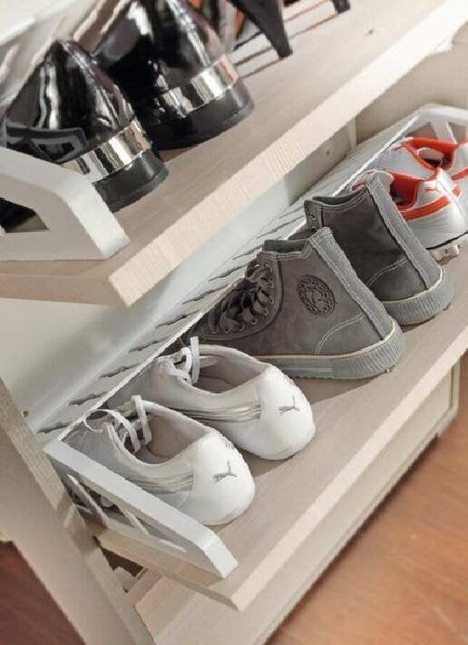 Scarpiera Anina, Mobile multiuso da ingresso con 5 ante a ribalta, Armadietto portascarpe a doppia profonditÒ , Made in Italy, Cm 67x28h183, Cemento