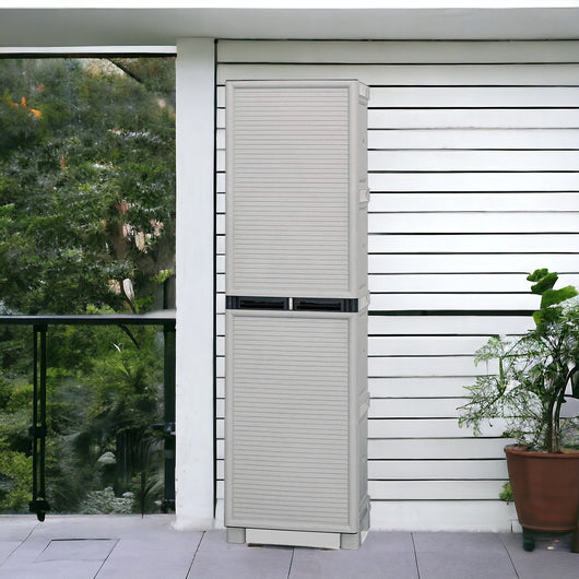 Armadio da spogliatoio per esterno o Gervasia, Mobile a 1 anta e 2 ripiani in polipropilene, 100% Made in Italy, cm 50x39h172, colore Grigio chiaro