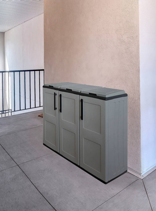 Armadio portarifiuti da esterno o Arko, Mobile porta 3 sacchi a 3 ante, 100% Made in Italy, cm 102x37h90, colore Grigio