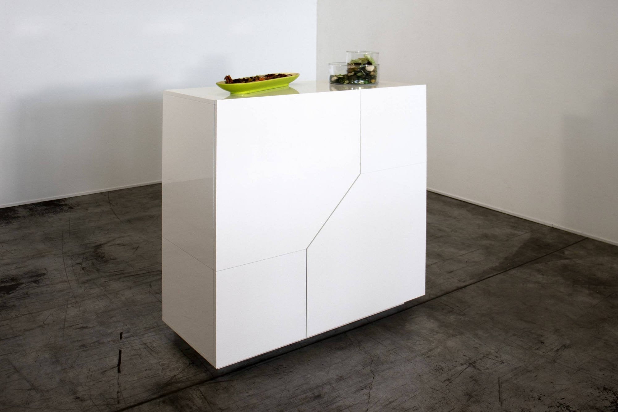 Credenza moderna a 2 ante Arbal, Made in Italy, Madia da ingresso, Buffet di design da soggiorno, Cm 100x43h106, Bianco lucido