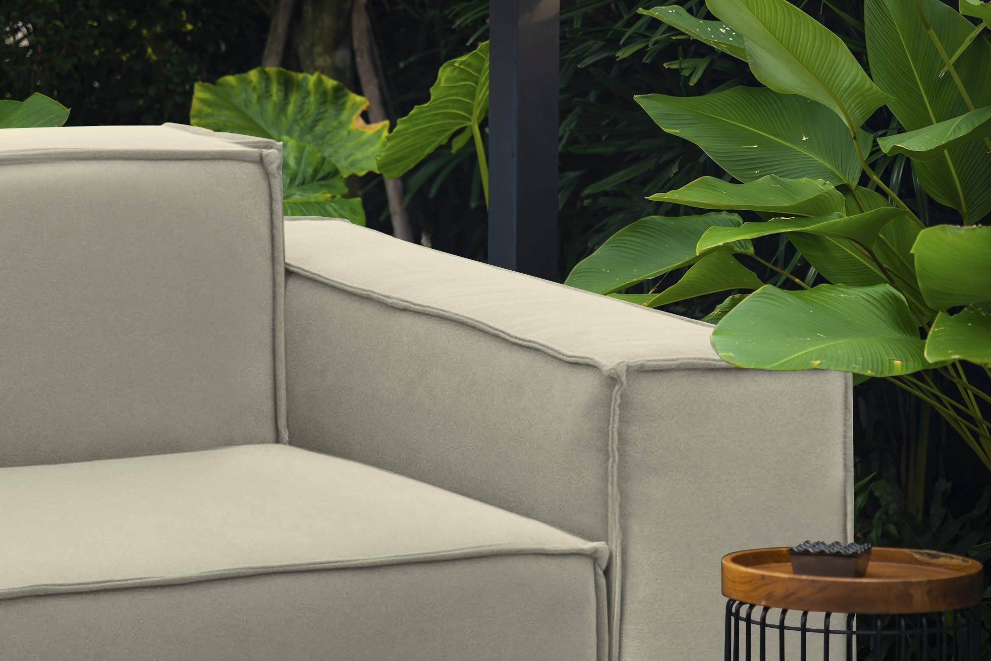 Poltrona Leonia, Poltrona da salotto, 100% Made in Italy, Poltroncina relax in tessuto imbottito, Cm 140x95h70, Beige