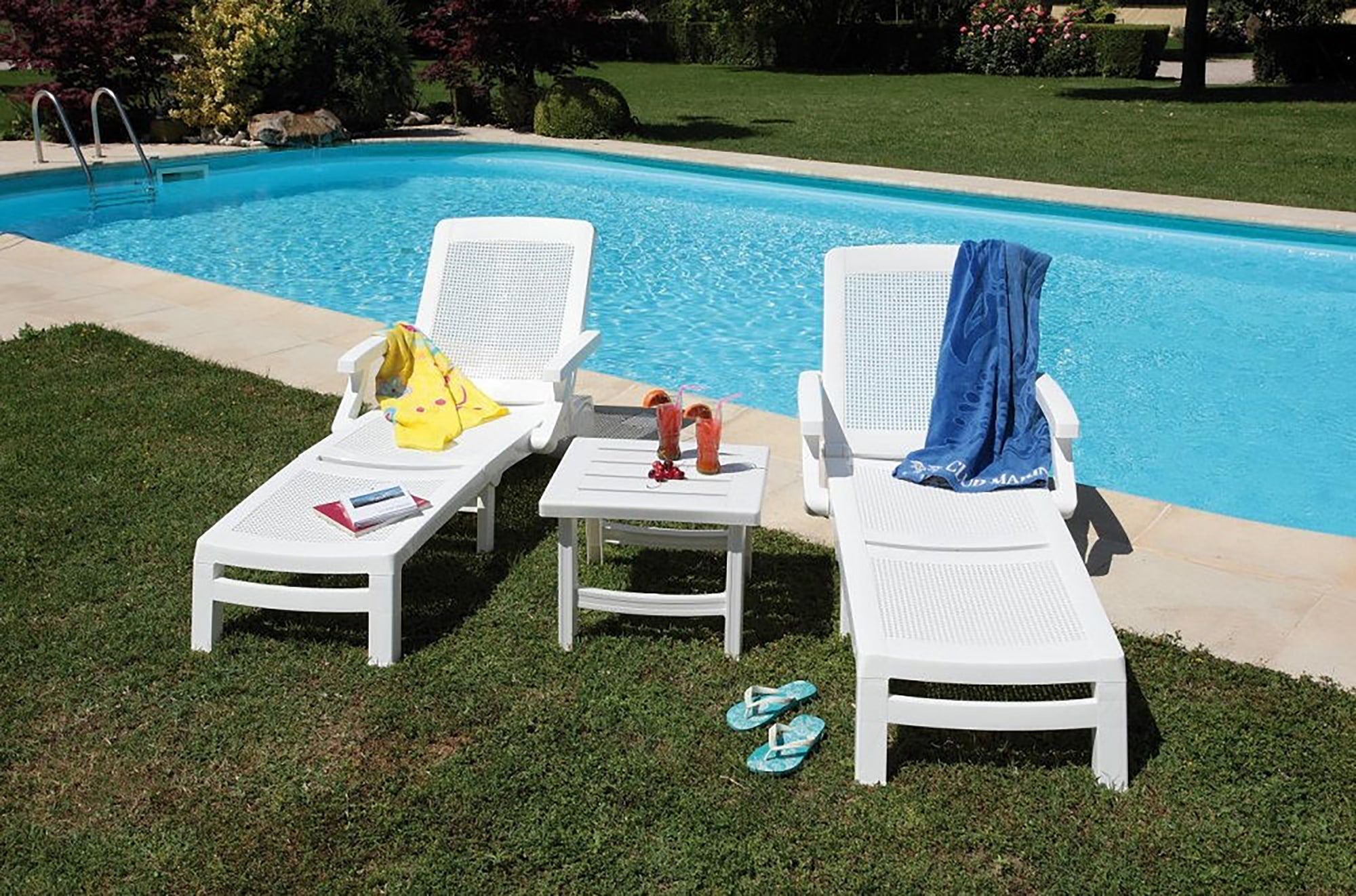 Lettino prendisole Abbie, Sdraio da giardino regolabile con braccioli, Lettino da esterno, 100% Made in Italy, Cm 190x46h70, Bianco