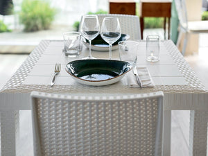 Tavolo da esterno Acqua, Tavolo quadrato fisso, Tavolo da giardino multiuso effetto rattan, 100% Made in Italy, Cm 80x80h74, Bianco