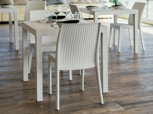 Tavolo da esterno Acqua, Tavolo quadrato fisso, Tavolo da giardino multiuso effetto rattan, 100% Made in Italy, Cm 80x80h74, Bianco