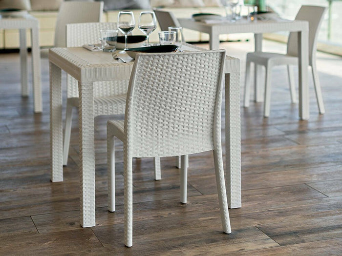 Tavolo da esterno Acqua, Tavolo quadrato fisso, Tavolo da giardino multiuso effetto rattan, 100% Made in Italy, Cm 80x80h74, Bianco