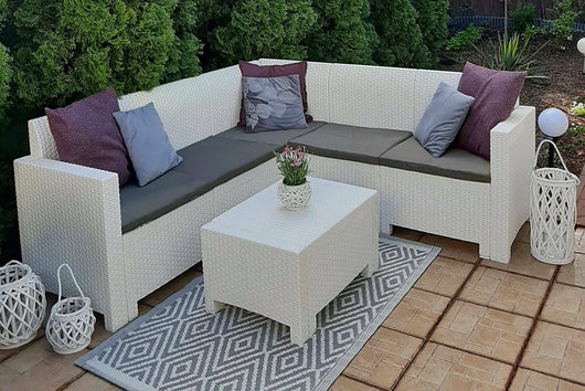 Salottino da esterno Somnus, Set da giardino con cusciniindoor e outdoor effetto rattan, 100% Made in Italy, Bianco