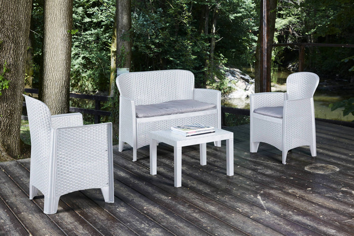 Set salotto da esterno Debois, Set da giardino con 2 poltrone, 1 divano ed 1 tavolino, Salottino effetto rattan con cuscini, 100% Made in Italy, Bianco