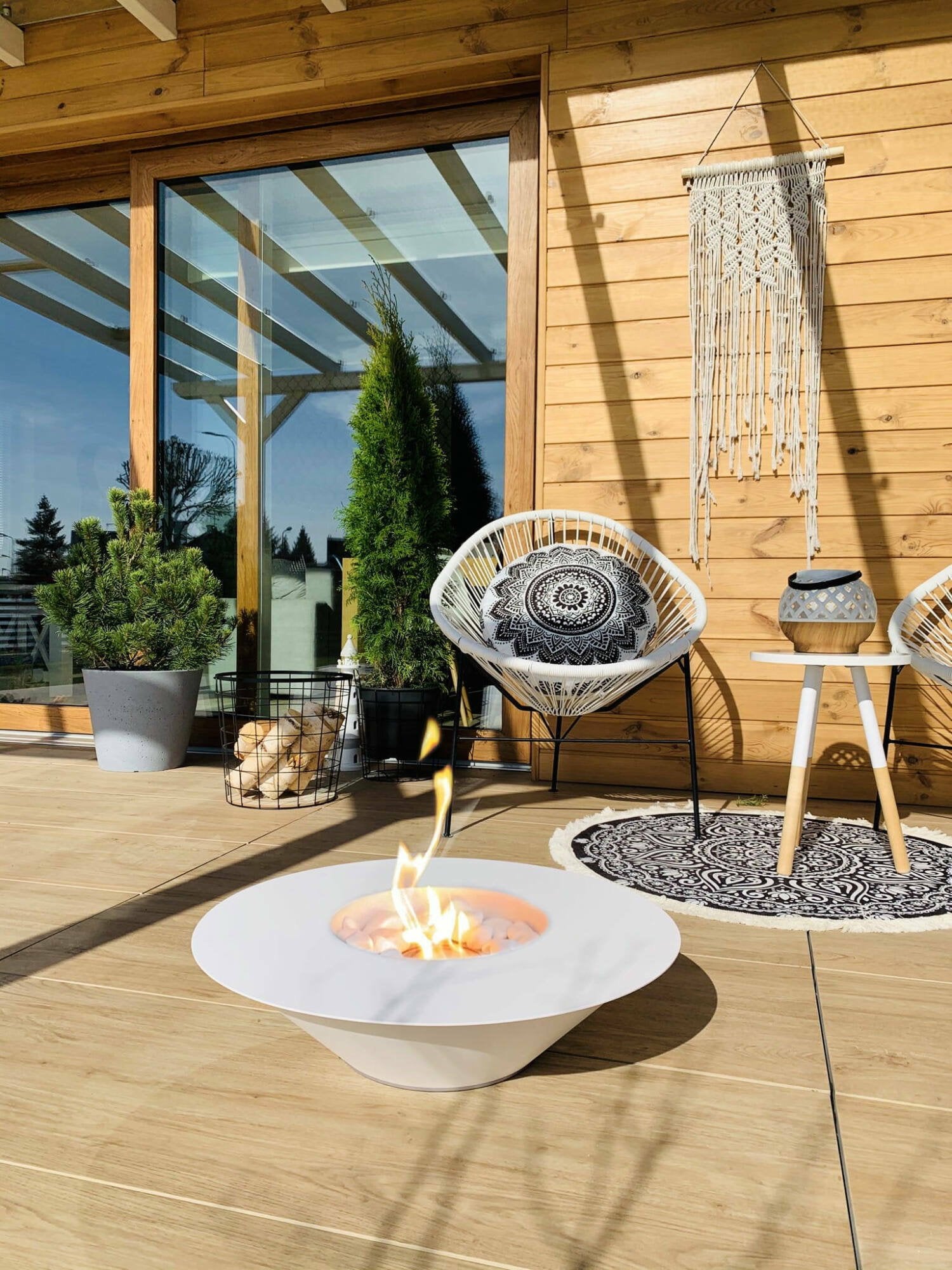 Camino a bioetanolo Arnesano, Caminetto ecologico, Focolare senza fumo, Riscaldatore ad etanolo, Made in Italy, 60x60 h15 cm, Bianco