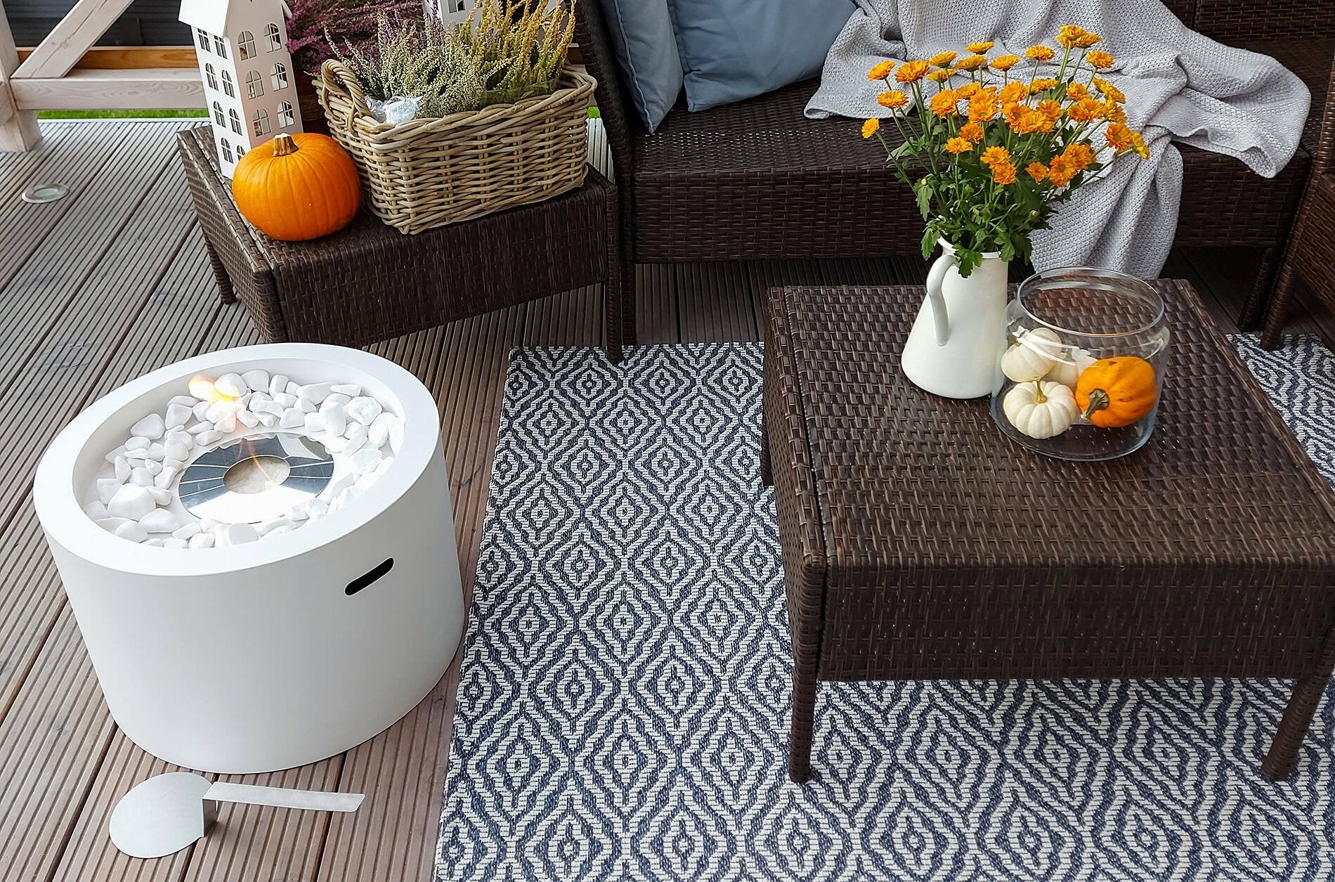 Camino a bioetanolo Aielli, Caminetto ecologico, Focolare senza fumo, Riscaldatore ad etanolo, Made in Italy, 48x48 h33 cm, Bianco