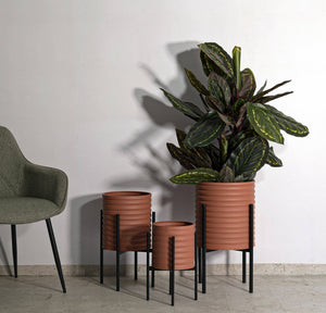 Set di 3 portavasi Cisterna, Complemento d'arredo, Articolo decorativo, Accessorio d'arredo, 36x36 h57 cm, Terracotta e Nero