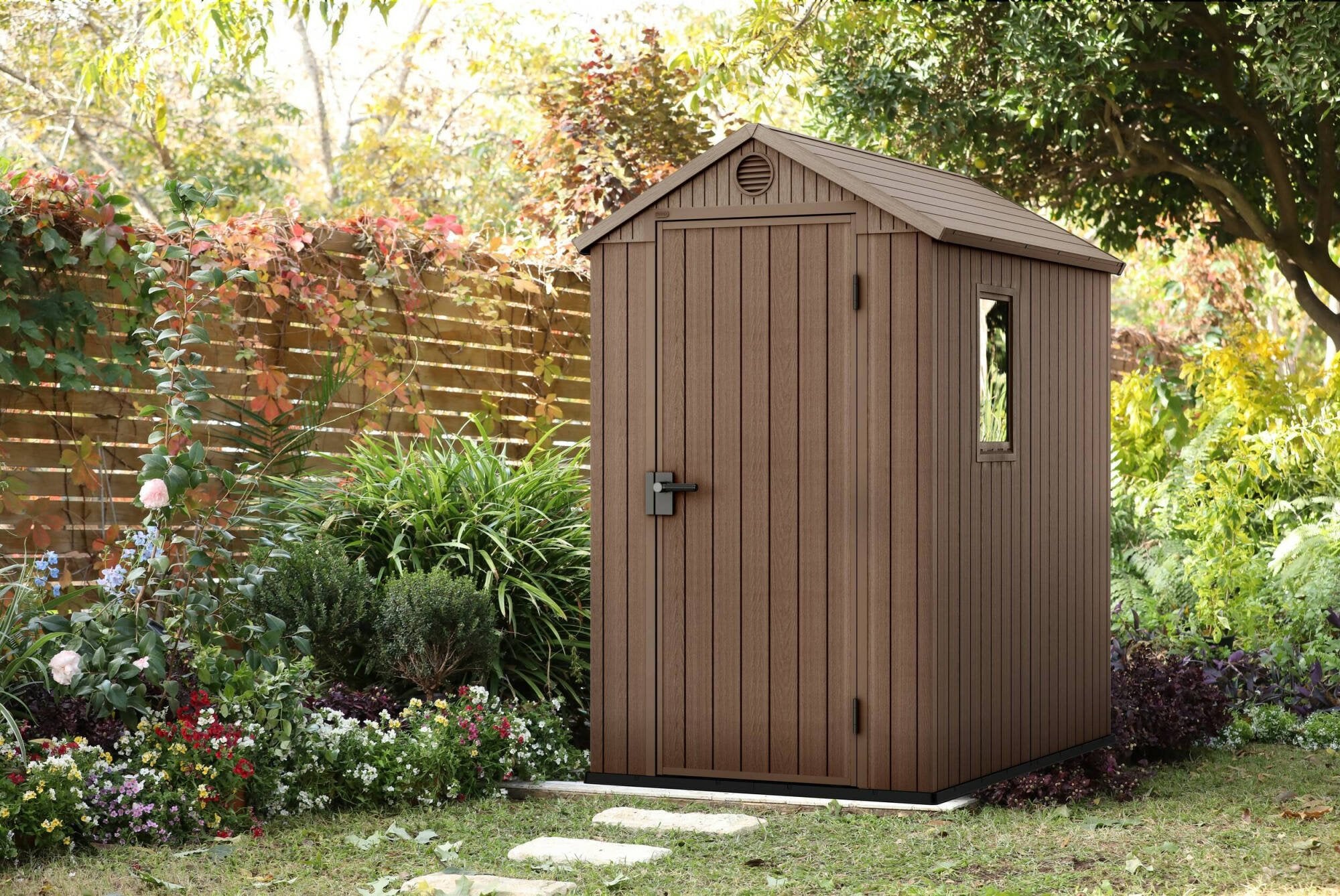 Casetta da giardino Osoyoos, Capanno da esterno, Rimessa da giardino, Ripostiglio per attrezzi, 126x185 h205 cm, Marrone