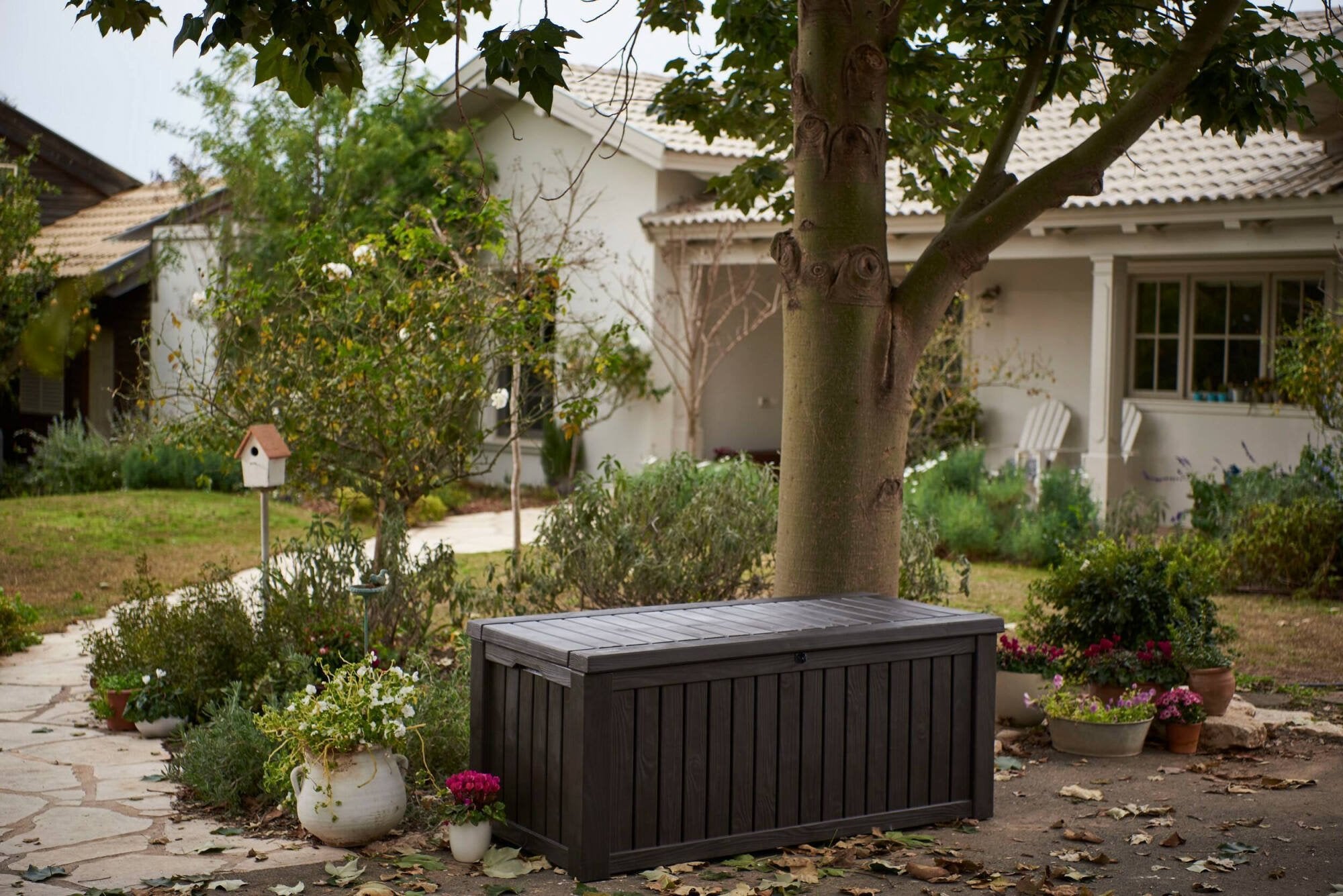 Cassapanca outdoor Hawkesbury, Baule da giardino, Contenitore da esterno, Panchina contenitore da esterno, 155x72 h64 cm, Marrone