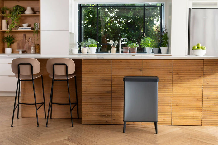 Pattumiera Tofino, Cestino portarifiuti, Bidone per raccolta differenziata, Mobile per spazzatura, 44x27 h69 cm, Blu